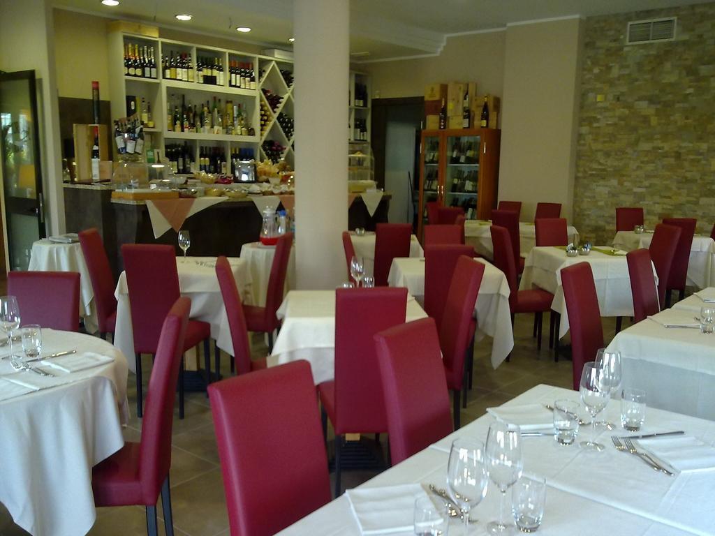 Hotel Des Alpes 로스타 객실 사진