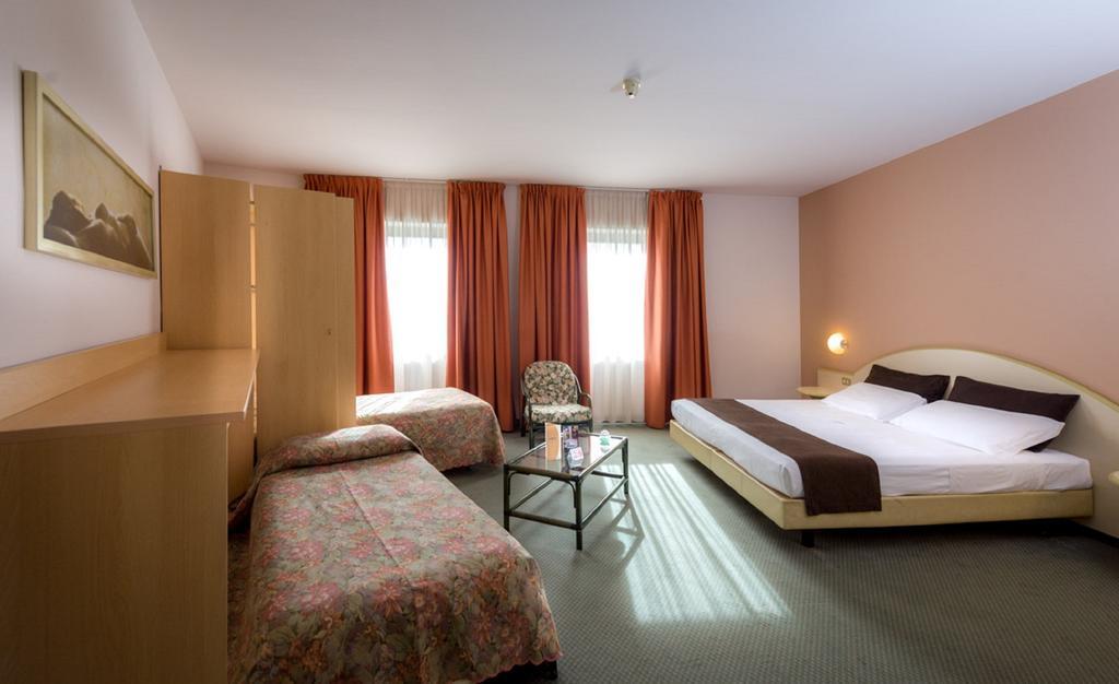 Hotel Des Alpes 로스타 외부 사진