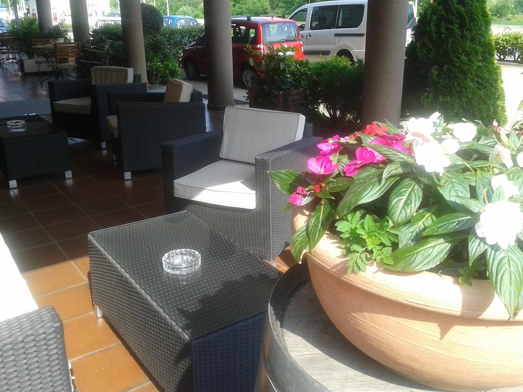 Hotel Des Alpes 로스타 외부 사진